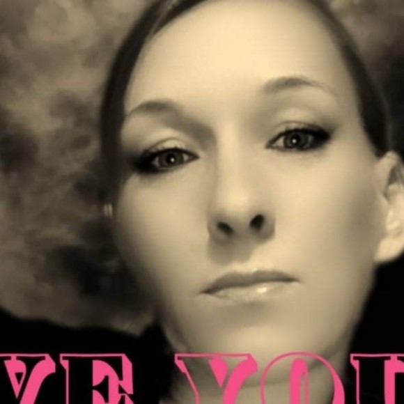 Meet your Posher, Tabitha - Picture 1 of 1